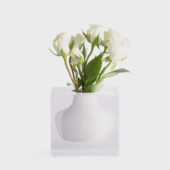 Doyers Bud Vase Hampton White 4.2x 4.2x 3.7”